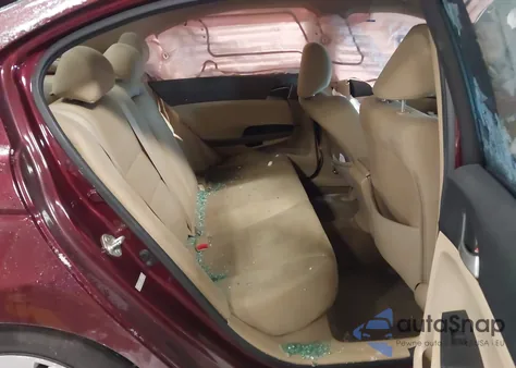 2011 Honda Accord 2.4 Lx z USA, uszkodzony, nr VIN 1HGCP2F3XBA006392